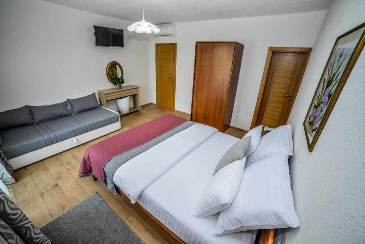 Sixteen Lakes Guest House 2 Jezerce Buitenkant foto