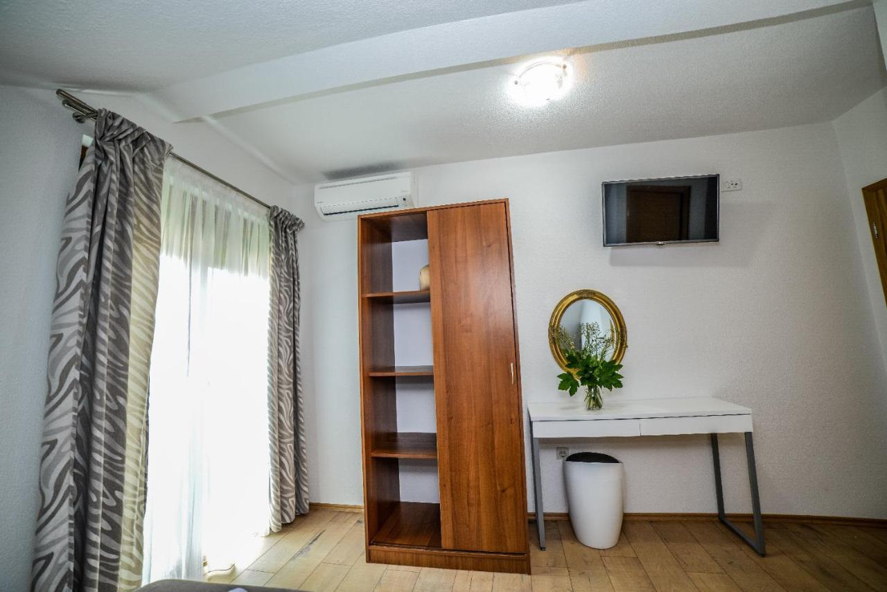 Sixteen Lakes Guest House 2 Jezerce Buitenkant foto